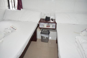 Отель Pay-Less Guesthouse (7/F A9)  Гонконг